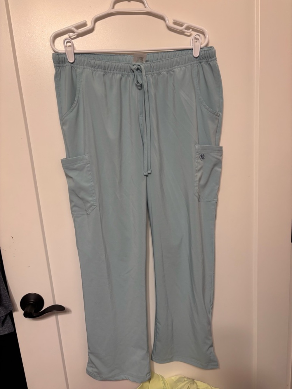 Easy stretch women’s scrub pants Large petite